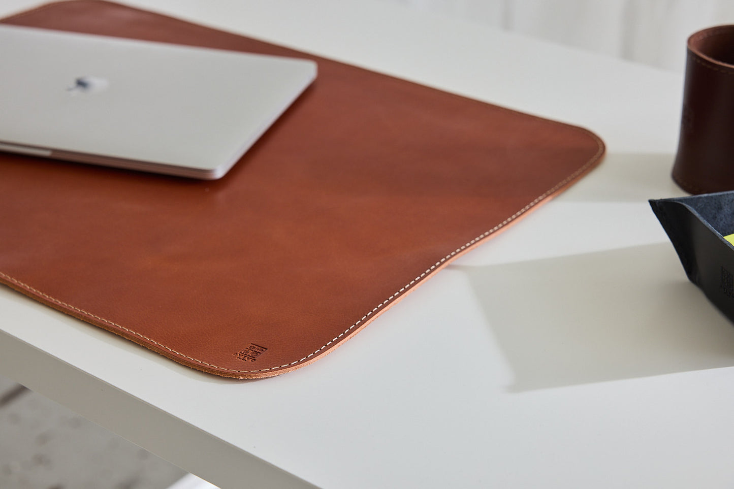 Skrivbordsunderlägg i äkta läder, Storlek 80x35cm, Elegant lyxig desk pad, Handtillverkad i vegetabiliskt garvat skinn.