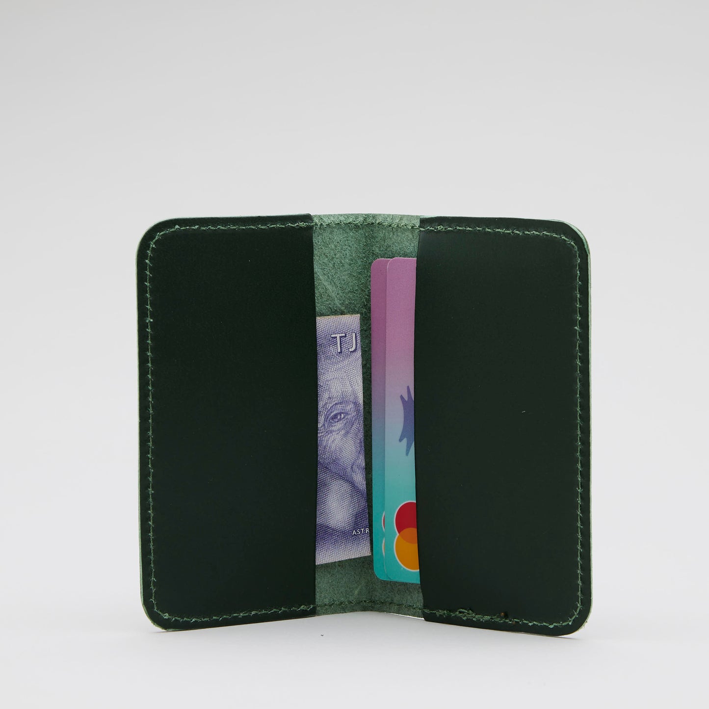 Plånbok, korthållare i minimalistisk design, Tillverkad i Sverige av vegetabiliskt garvat kvalitetsläder