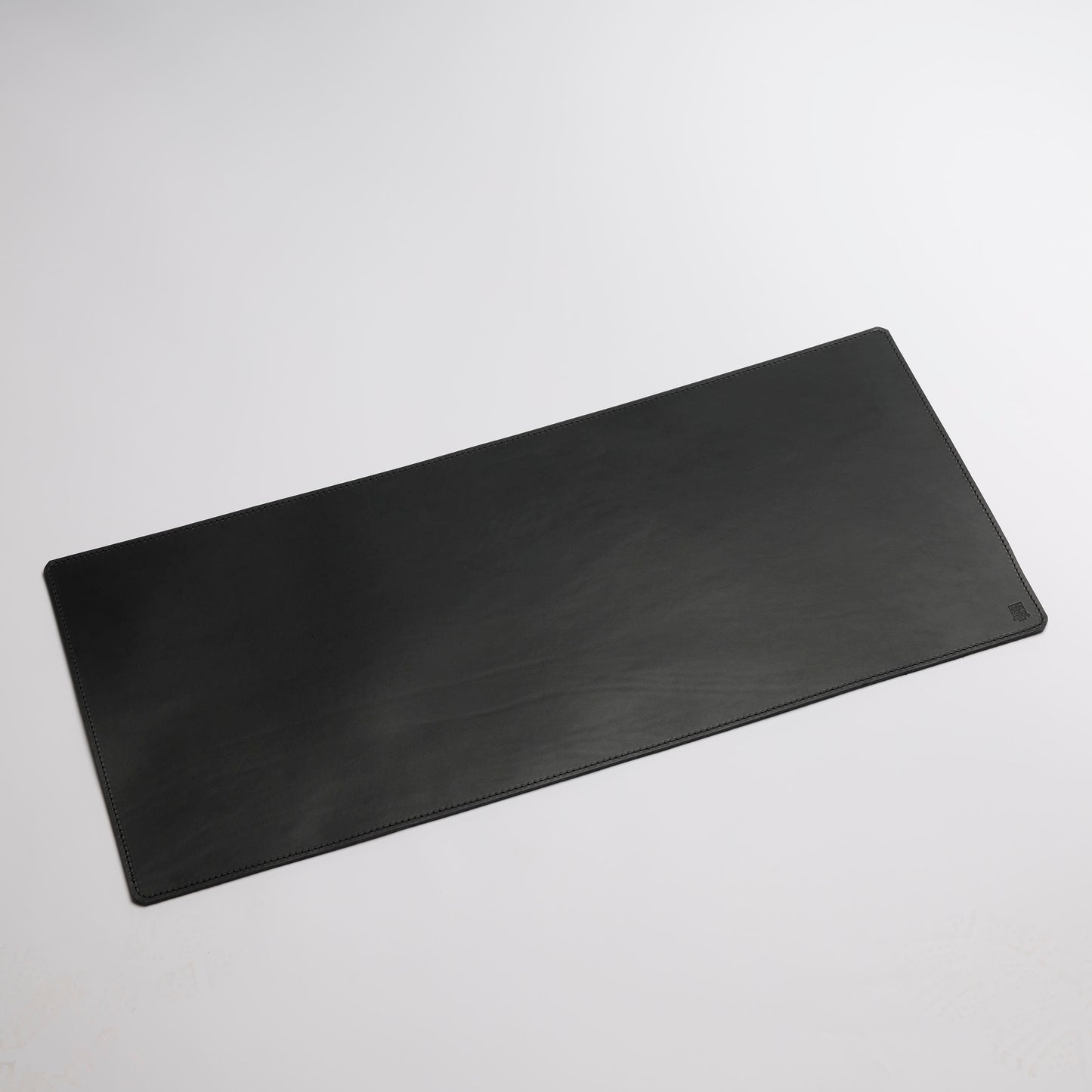 Skrivbordsunderlägg i äkta läder, Storlek 80x35cm, Elegant lyxig desk pad, Handtillverkad i vegetabiliskt garvat skinn.