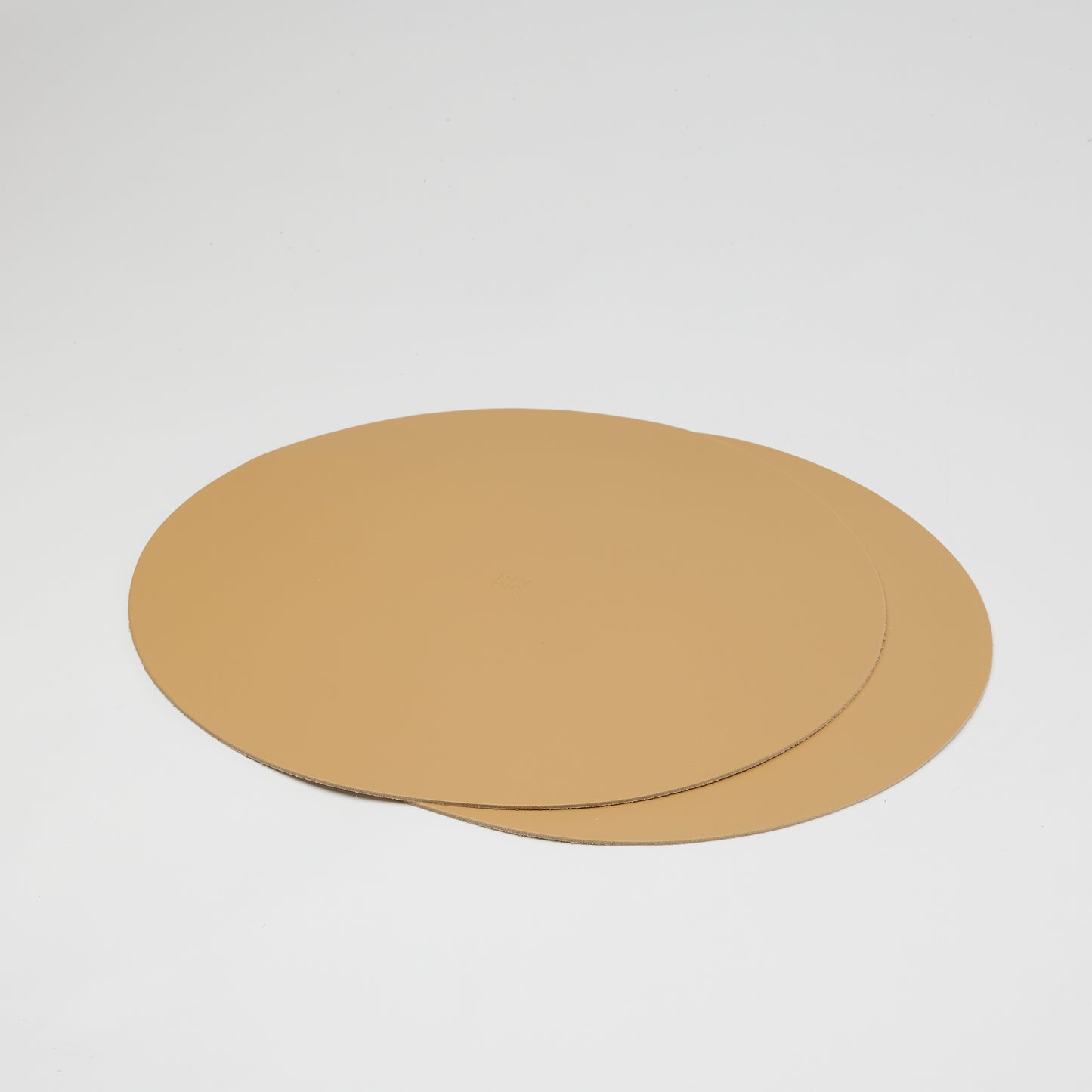 Bordunderlägg rund i äkta skinn 35cm diameter, hållbart tallriksunderlägg för elegant dekoration