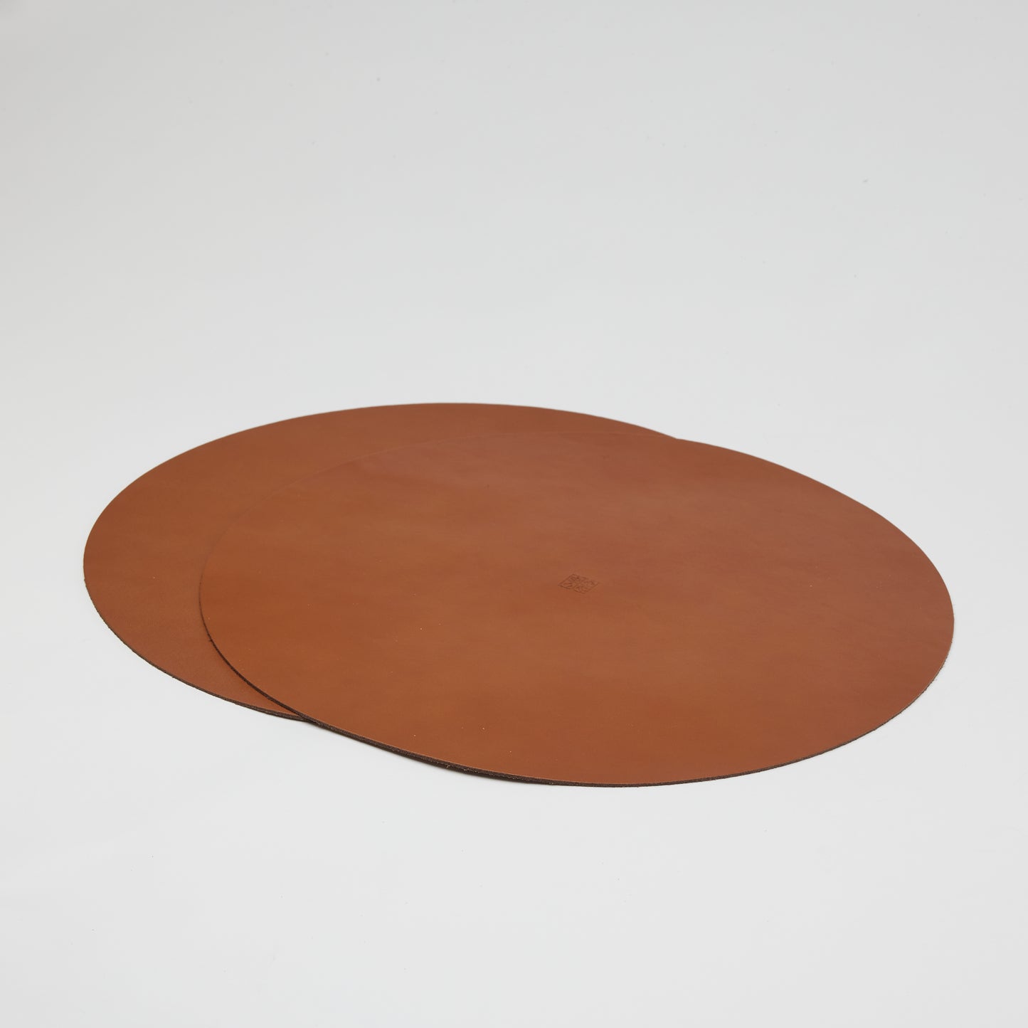 Bordunderlägg rund i äkta skinn 35cm diameter, hållbart tallriksunderlägg för elegant dekoration