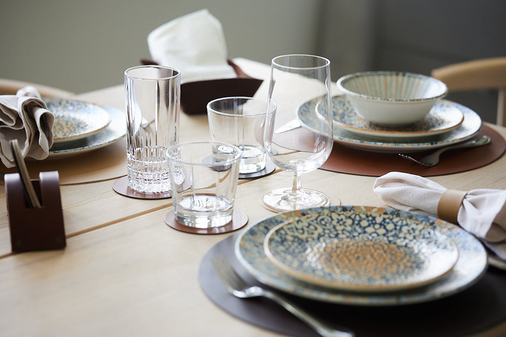 Bordunderlägg rund i Läder 6pack, 35cm diameter, hållbar bordstablett för elegant dukning
