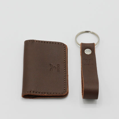 Plånbok och nyckelring i Älgläder, Handtillverkad i Sverige med elegant nordisk stil